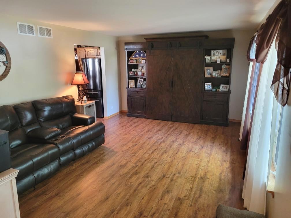 2018 Olde Mill Road Plainfield, IL 60586 - Photo 4 of 30 a living room with furniture and a book shelf