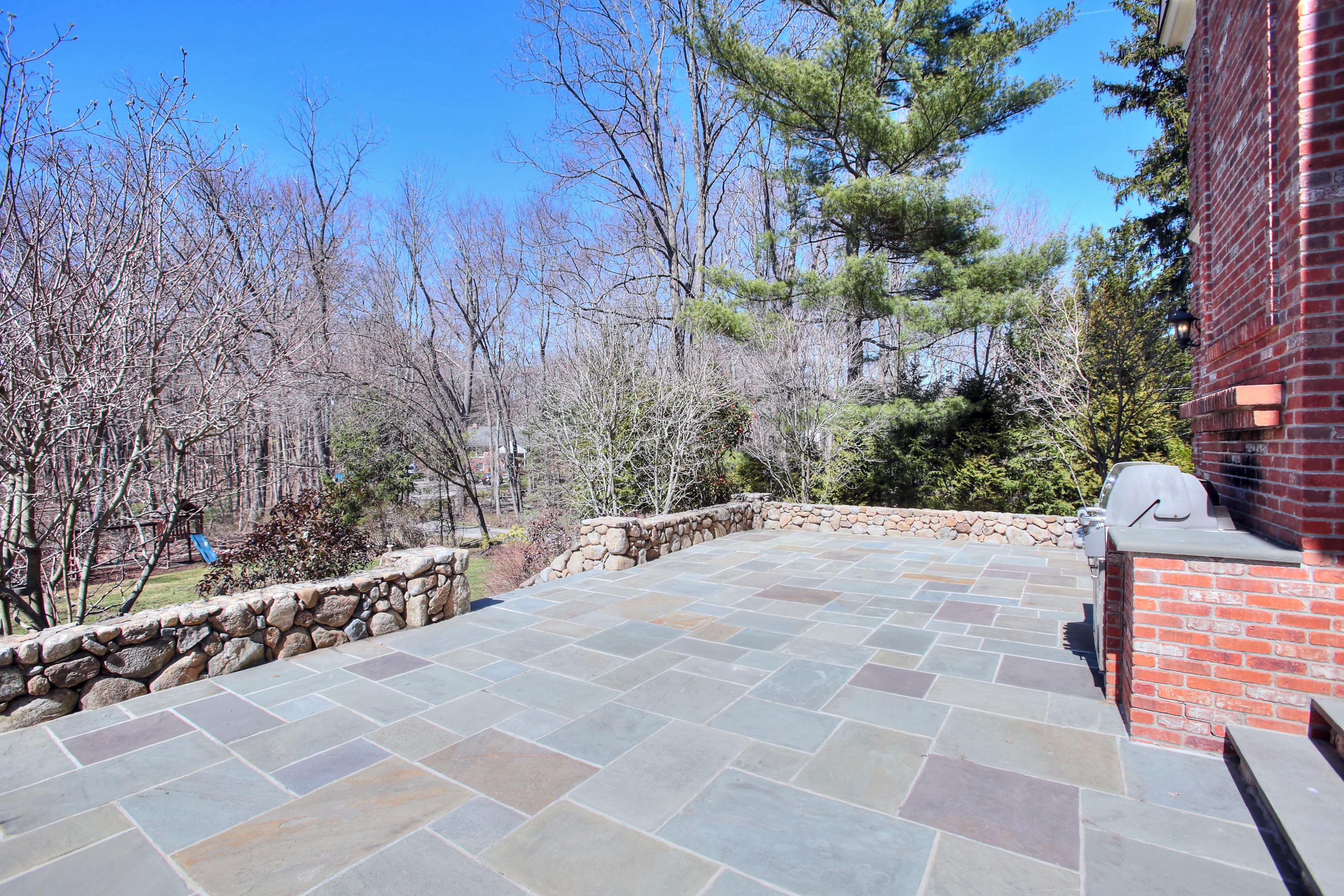 320 Ponus Ridge Road New Canaan, CT 06840 - Photo 33 of 40 a pathway of a yard