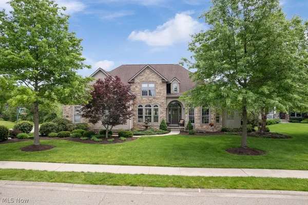 $899,000 | 910 Braemar Circle Northeast, North Canton, OH 44720