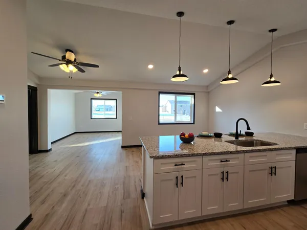 $279,900 | 914 Katelyn Circle, Montgomery, MN 56069