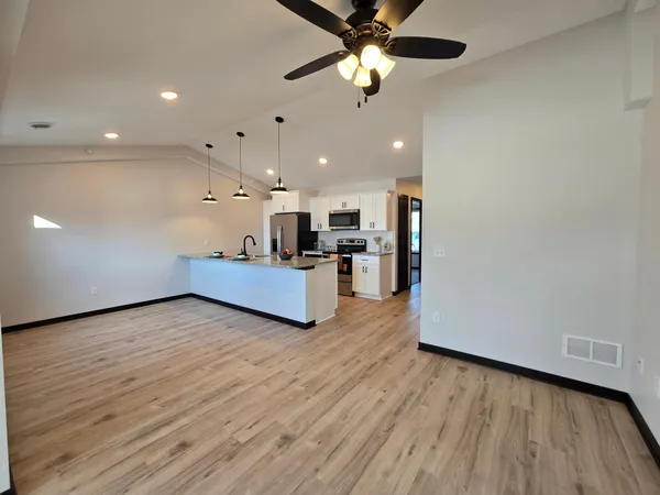 $279,900 | 914 Katelyn Circle, Montgomery, MN 56069