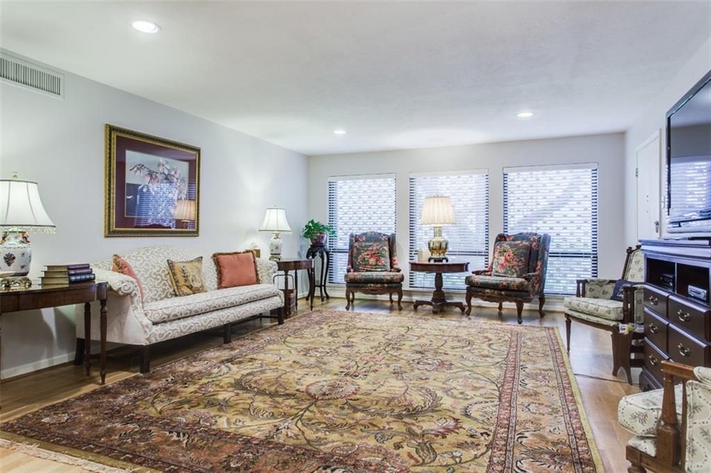 LR - DR combo.  Flooring has been replaced with LVP