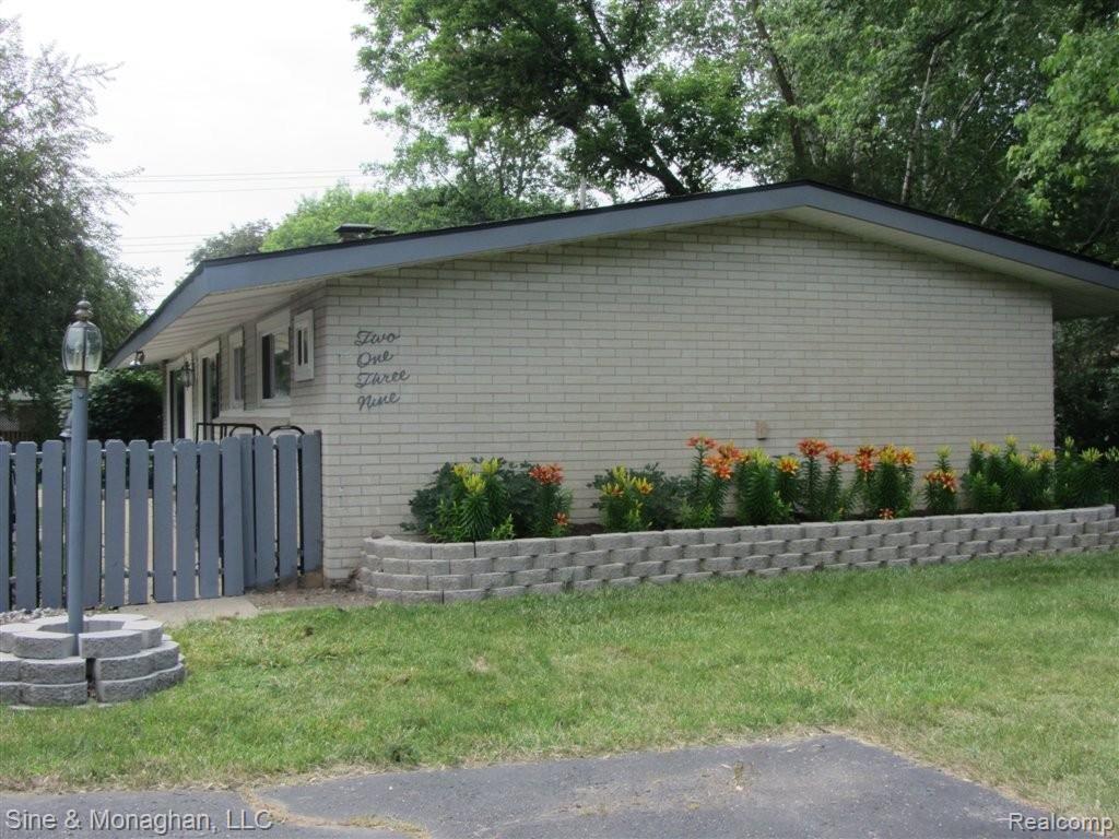 2139 South Commerce Road Walled Lake, MI 48390 - Photo 2 of 14 View from Street