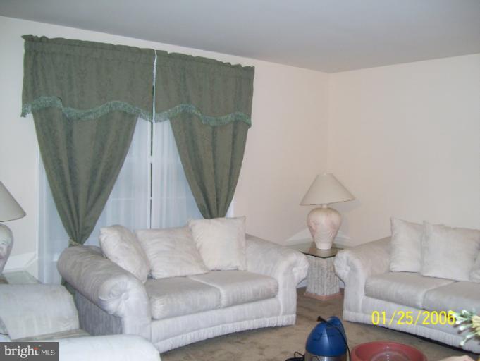 9240 Piscataway Road Clinton, MD 20735 - Photo 9 of 30 Living Room