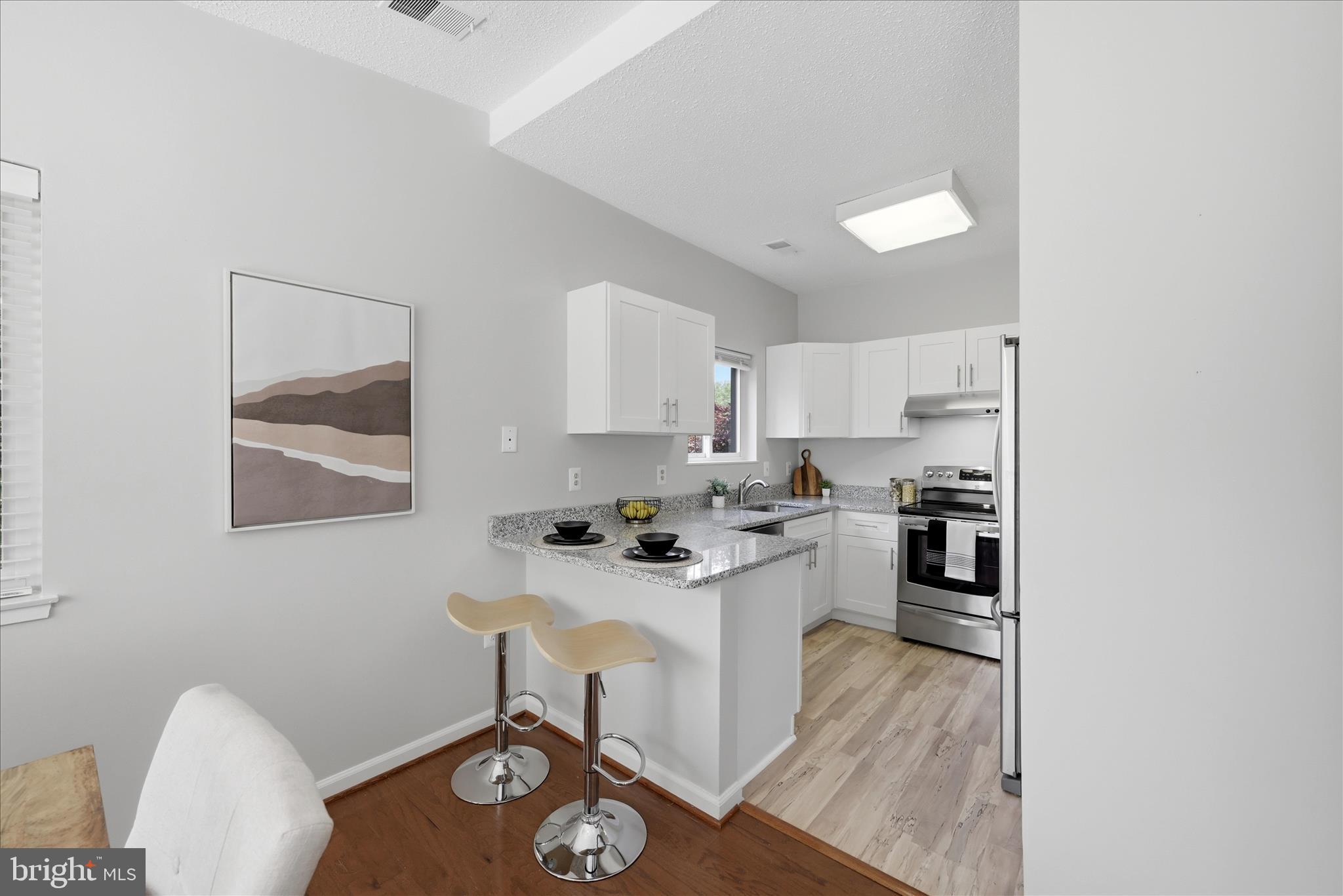 1907 Villaridge Drive Reston, VA 20191 - Photo 3 of 32 a kitchen with a table and chairs in it