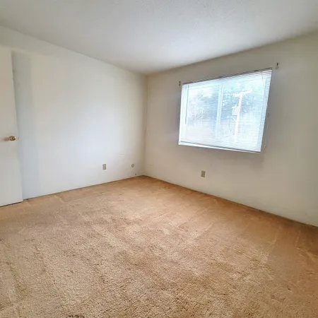 $265,000 | 5 Brookside Drive, Unit 9, Exeter, NH 03833