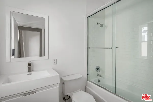 $4,650 | 451 North Orange Grove Avenue, Unit 1/2, Los Angeles, CA 90036