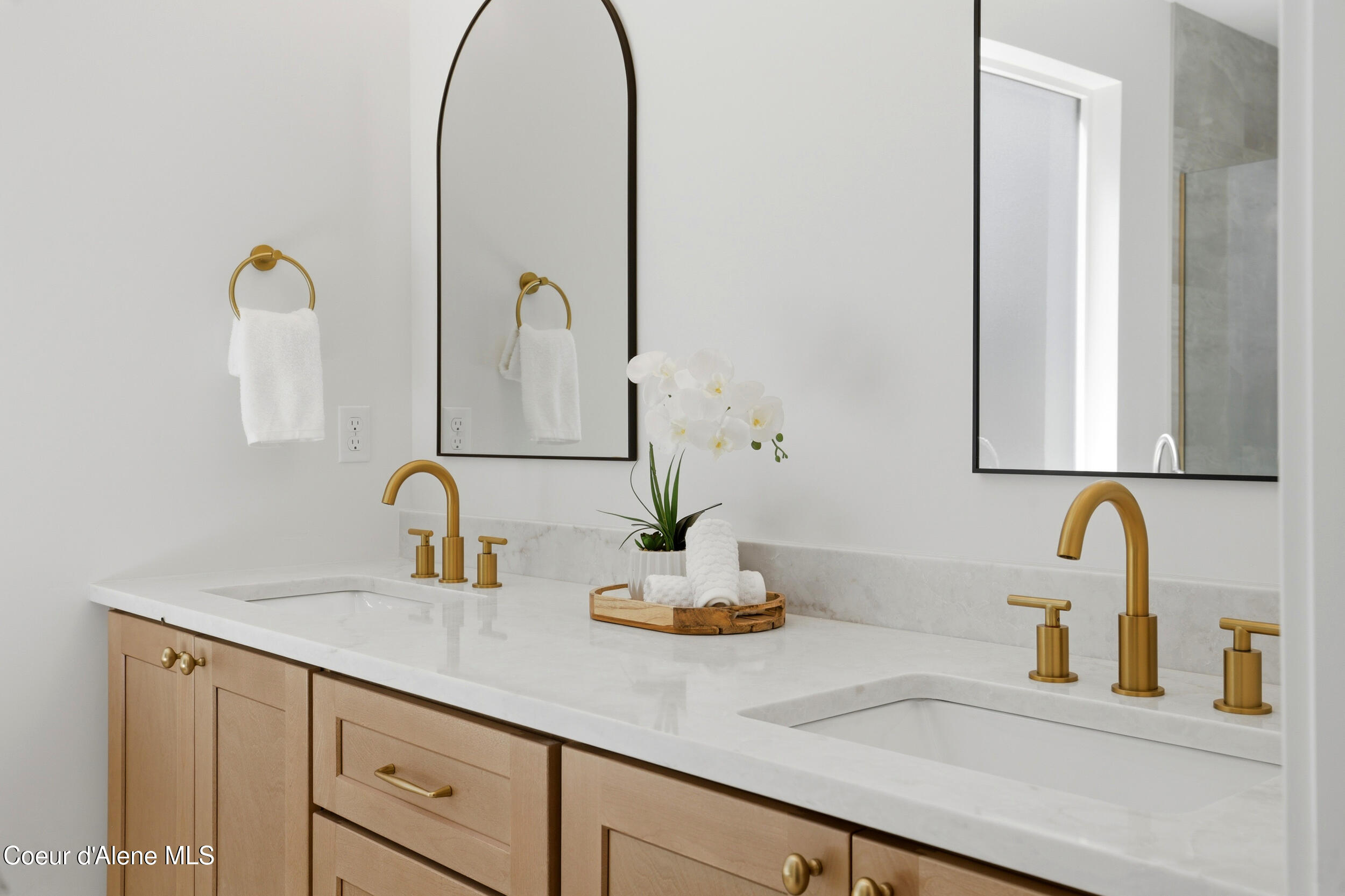 3383 Blaze Loop Post Falls, ID 83854 - Photo 40 of 65 Dual Vanity