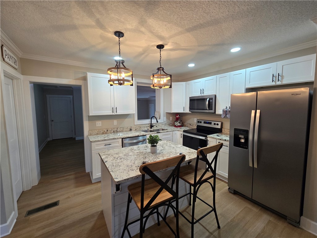 808 Euclid Avenue Waycross, GA 31501 - Photo 4 of 40