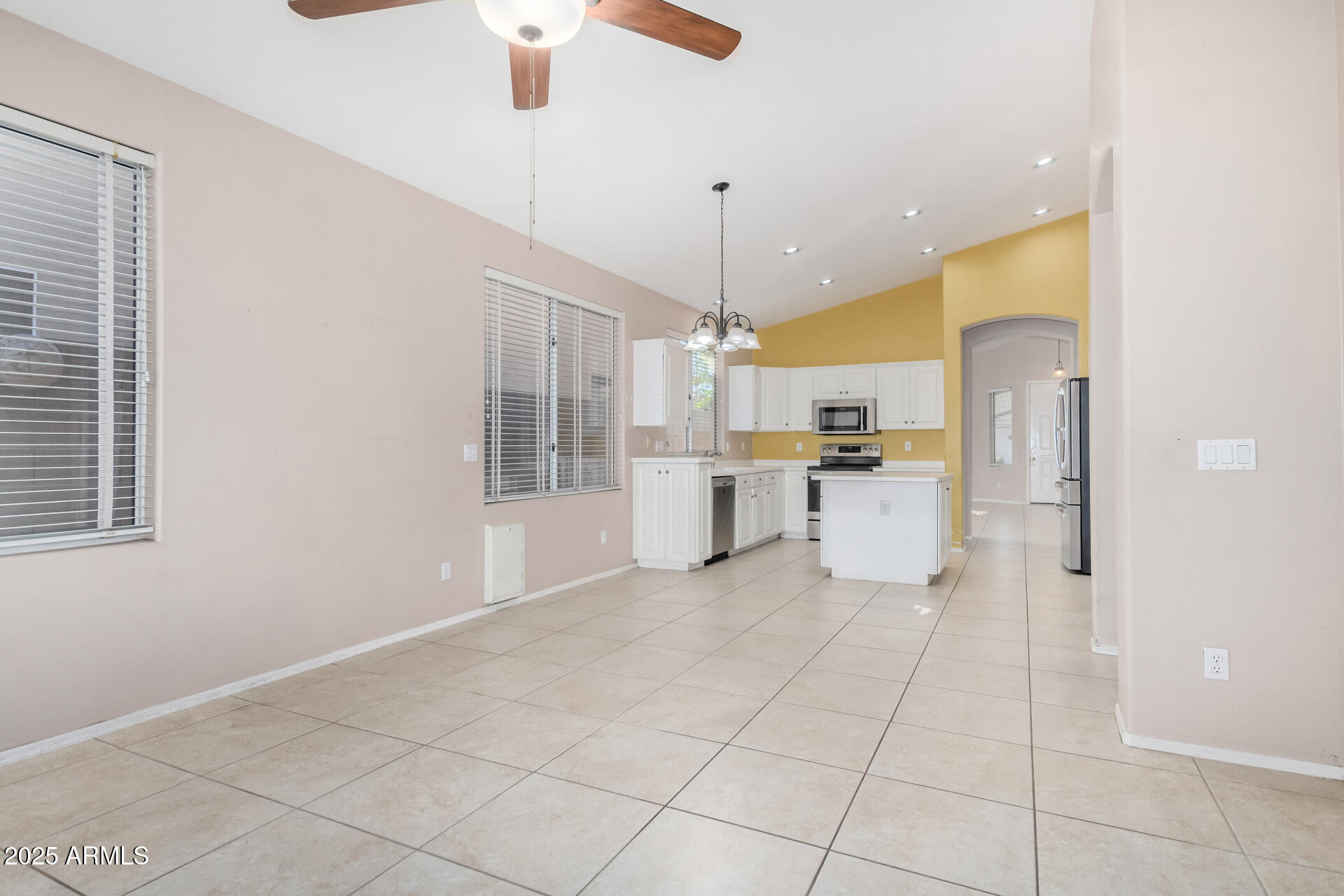 1402 East Shannon Street Chandler, AZ 85225 - Photo 10 of 35 13 - Dining/Family Room/Kitchen