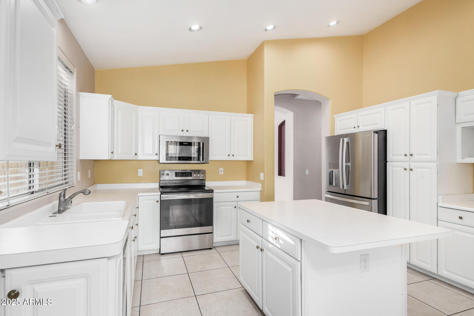 1402 East Shannon Street Chandler, AZ 85225 - Photo 13 of 35 Kitchen