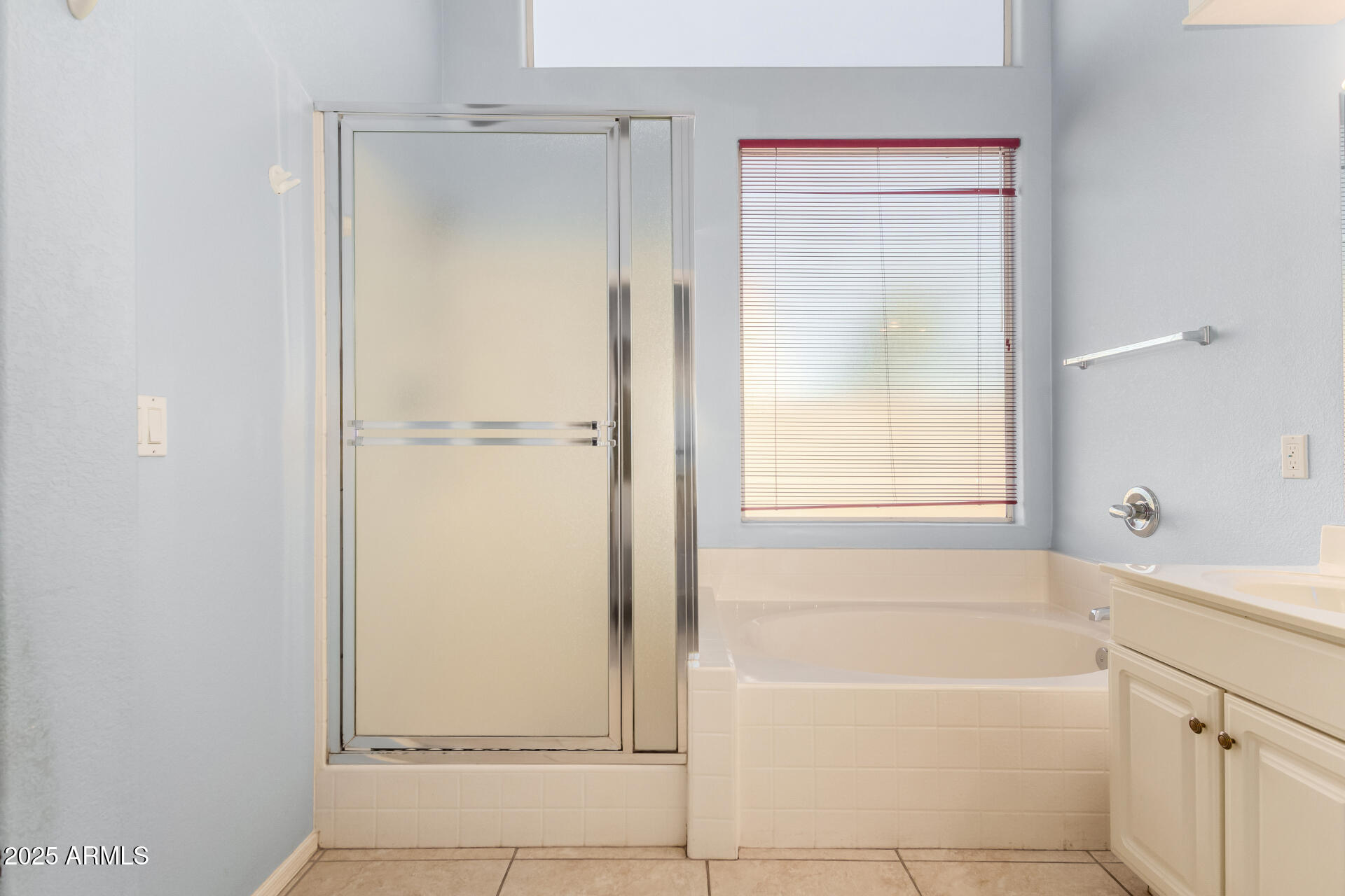 1402 East Shannon Street Chandler, AZ 85225 - Photo 20 of 35 Primary Bathroom/Separate Tub & Shower