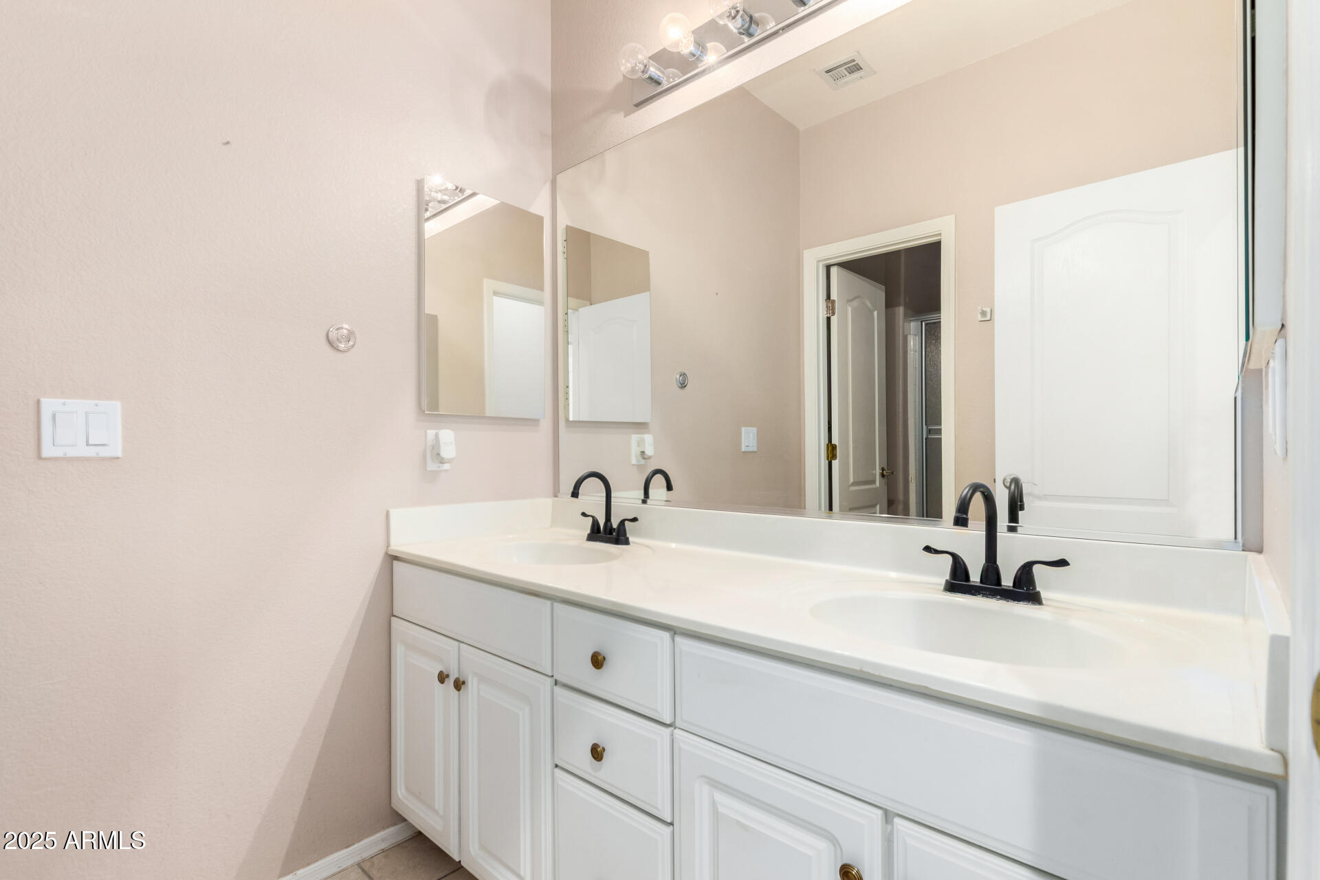 1402 East Shannon Street Chandler, AZ 85225 - Photo 24 of 35 Hallway Bathroom