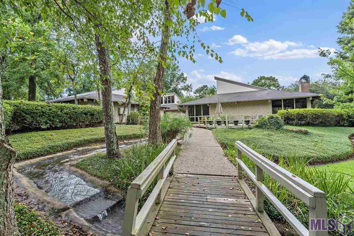 1554 Applewood Road Baton Rouge, LA 70808 - Photo 36 of 45 Walkway to Clubhouse