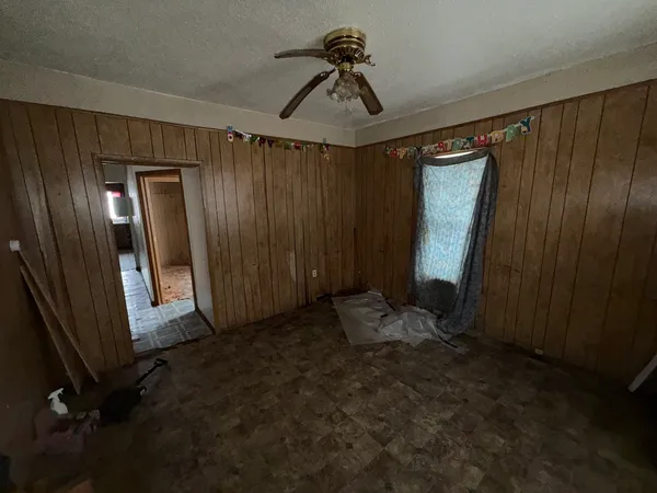 a view of empty room with ceiling fan