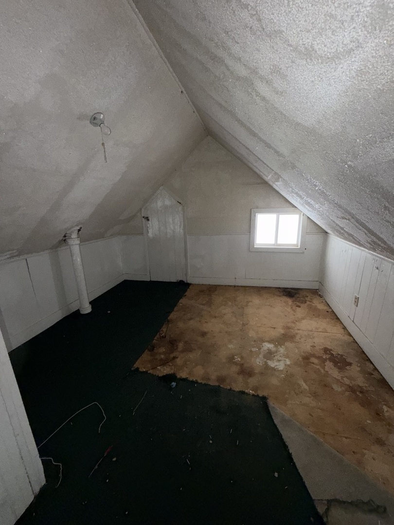 439 5th Avenue Moline, IL 61265 - Photo 10 of 16 a view of an empty room