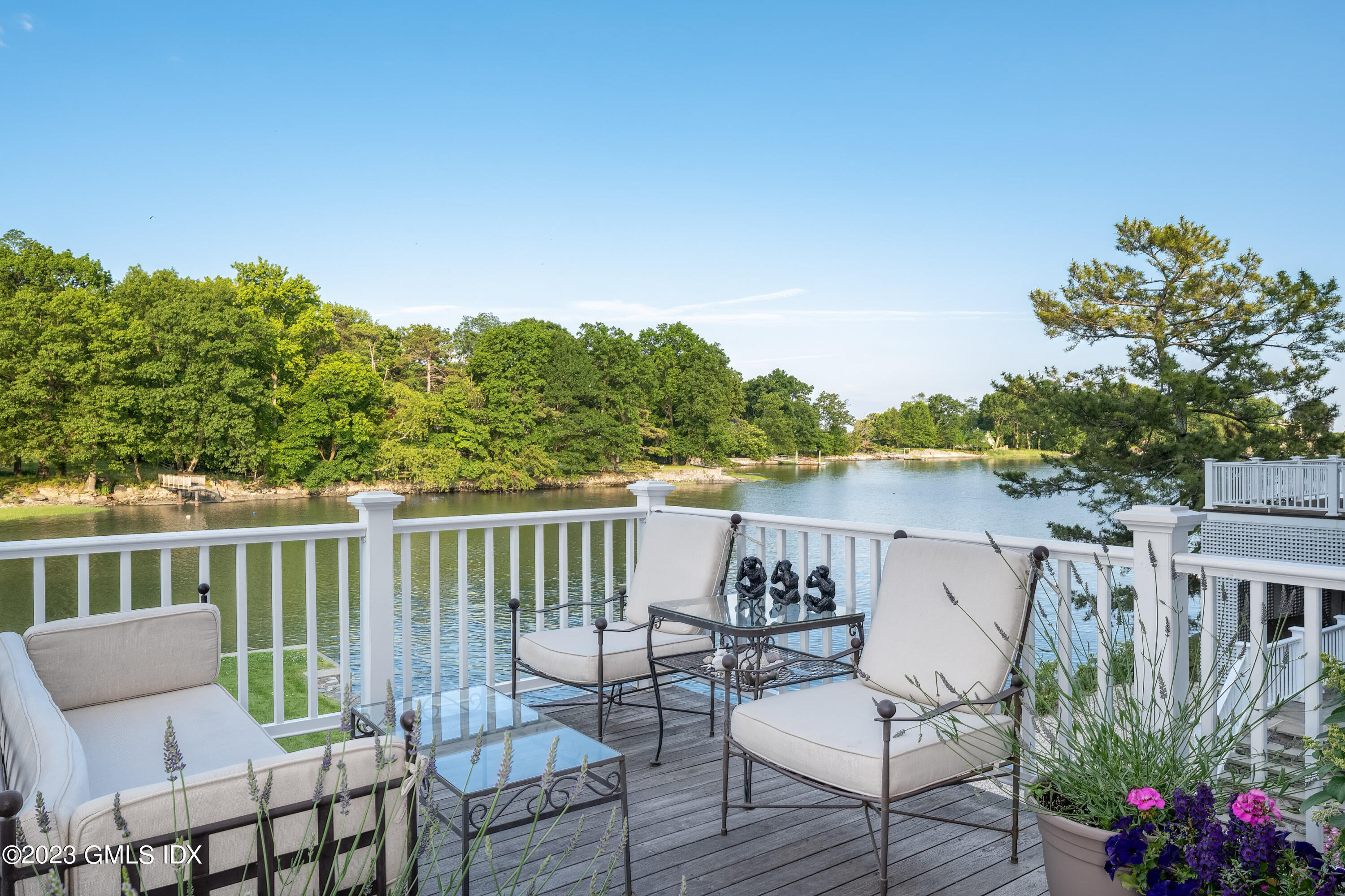 633 Steamboat Road, Unit 2 Greenwich, CT 06830 - Photo 26 of 27 a view of a chairs and table in the balcony