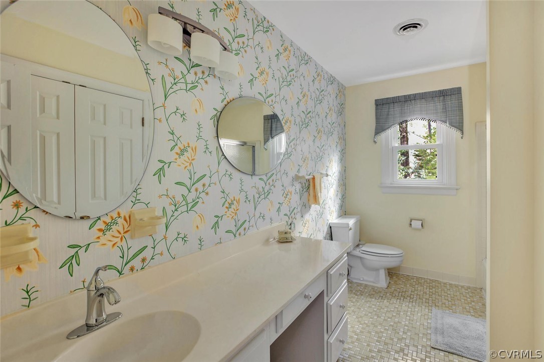 8714 Wishart Road Henrico, VA 23229 - Photo 28 of 35 Hall Full Bath with Tub/Shower Combination