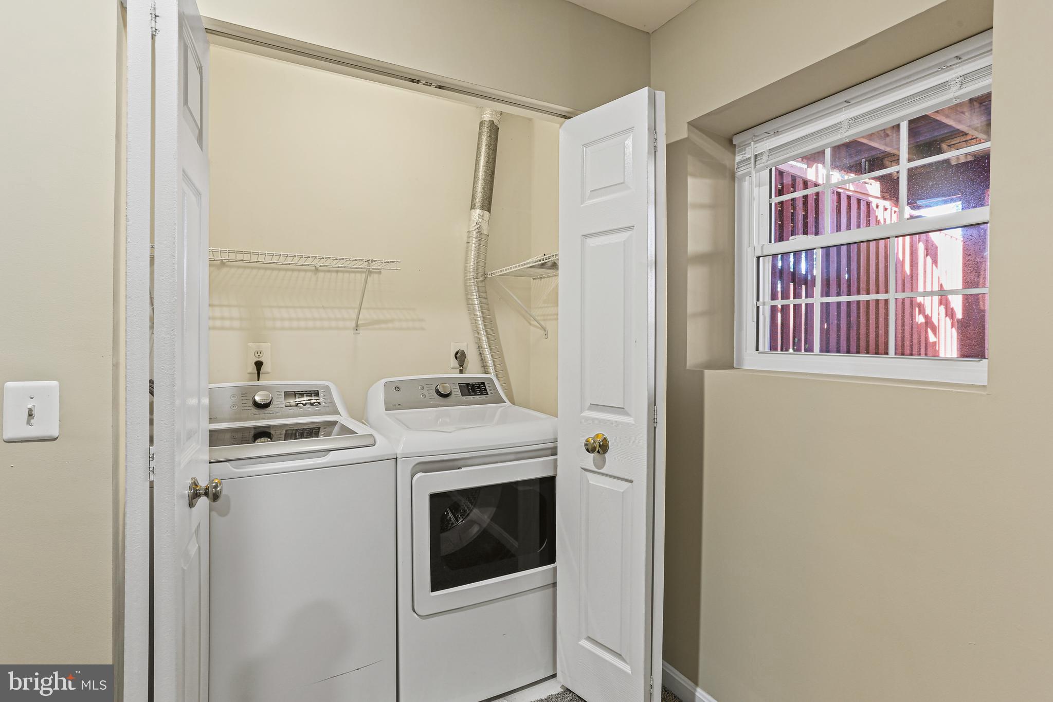 662 Howards Loop Annapolis, MD 21401 - Photo 6 of 29 a utility room with dryer and washer