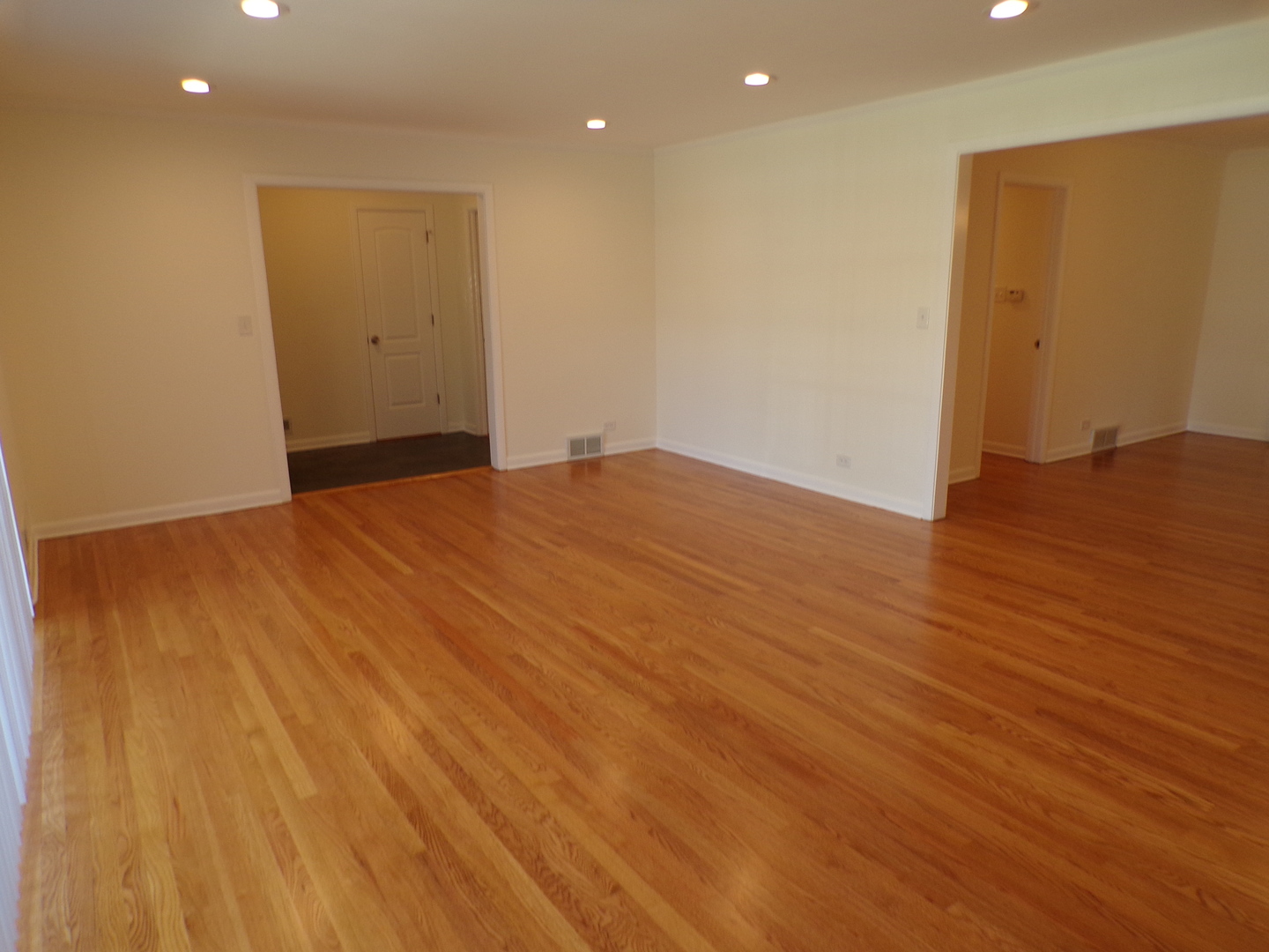 1857 Fenton Lane Park Ridge, IL 60068 - Photo 3 of 27 Gallery Image 3