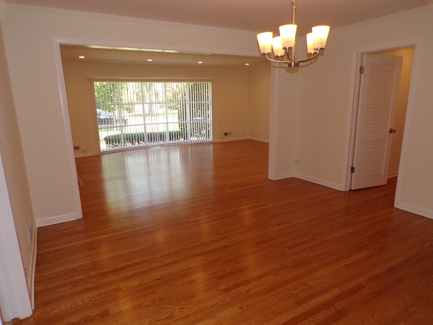 1857 Fenton Lane Park Ridge, IL 60068 - Photo 4 of 27 Gallery Image 4