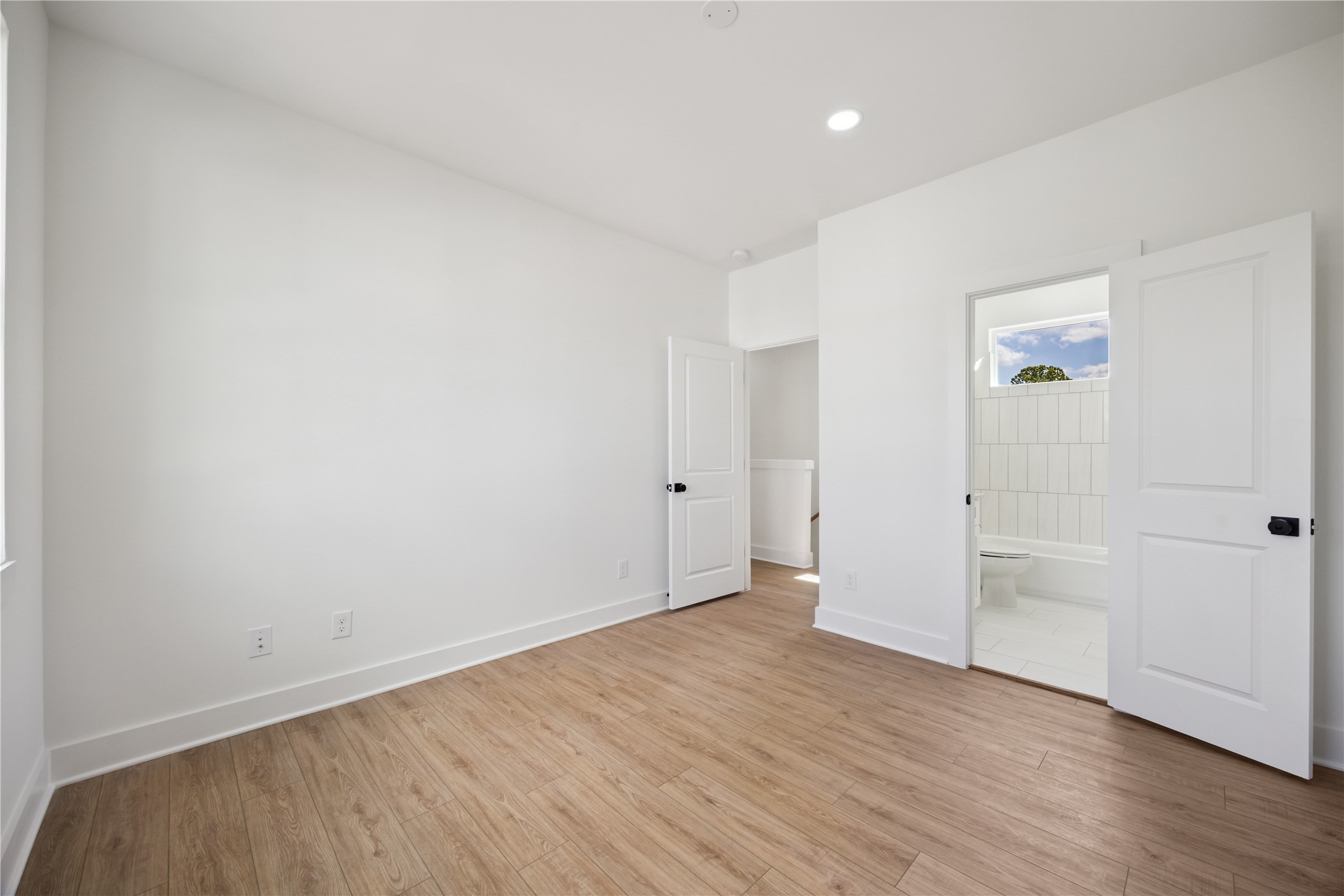 835 Rachel Street, Unit E Houston, TX 77091 - Photo 19 of 22 3rd Floor Bedroom