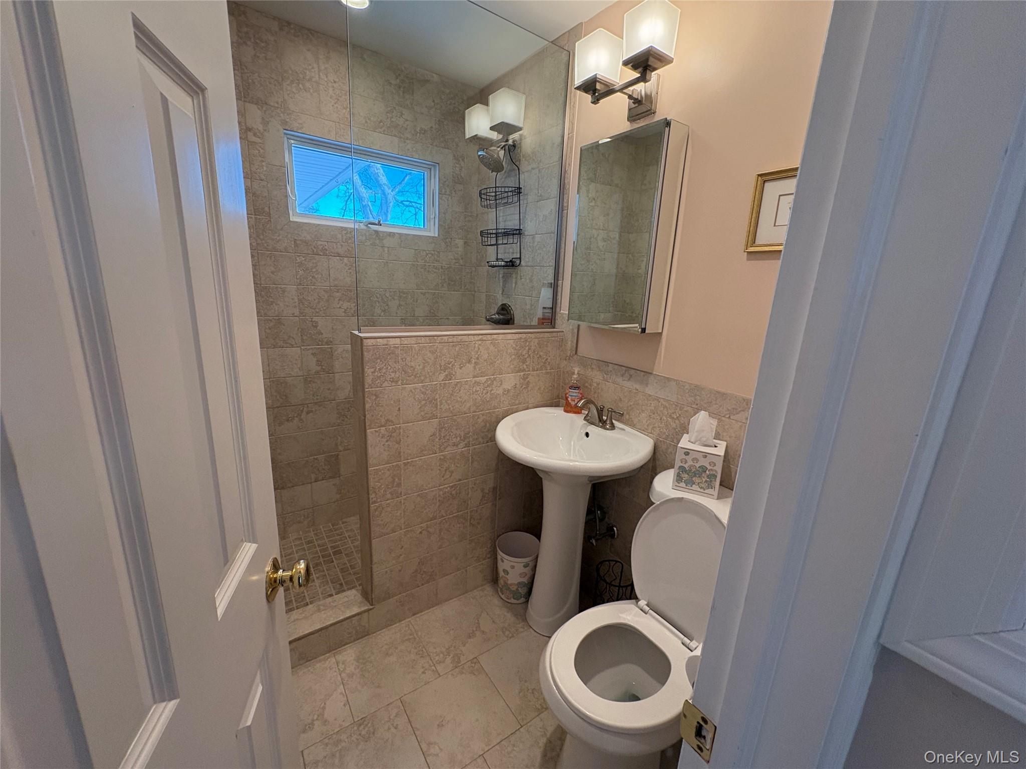 17 Whiting Road East Quogue, NY 11942 - Photo 21 of 24