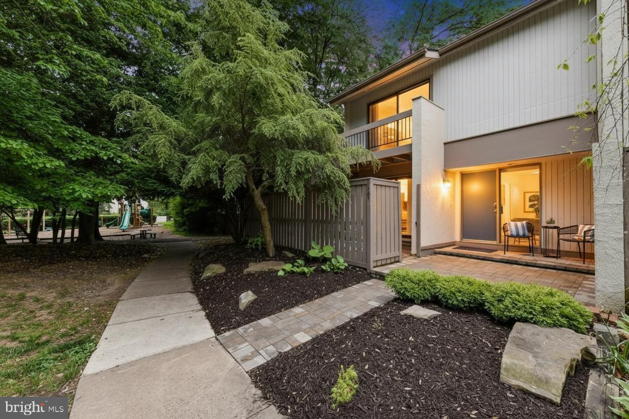 11701 Newbridge Court Reston, VA 20191 - Photo 2 of 64 Updated, End-Unit Townhome