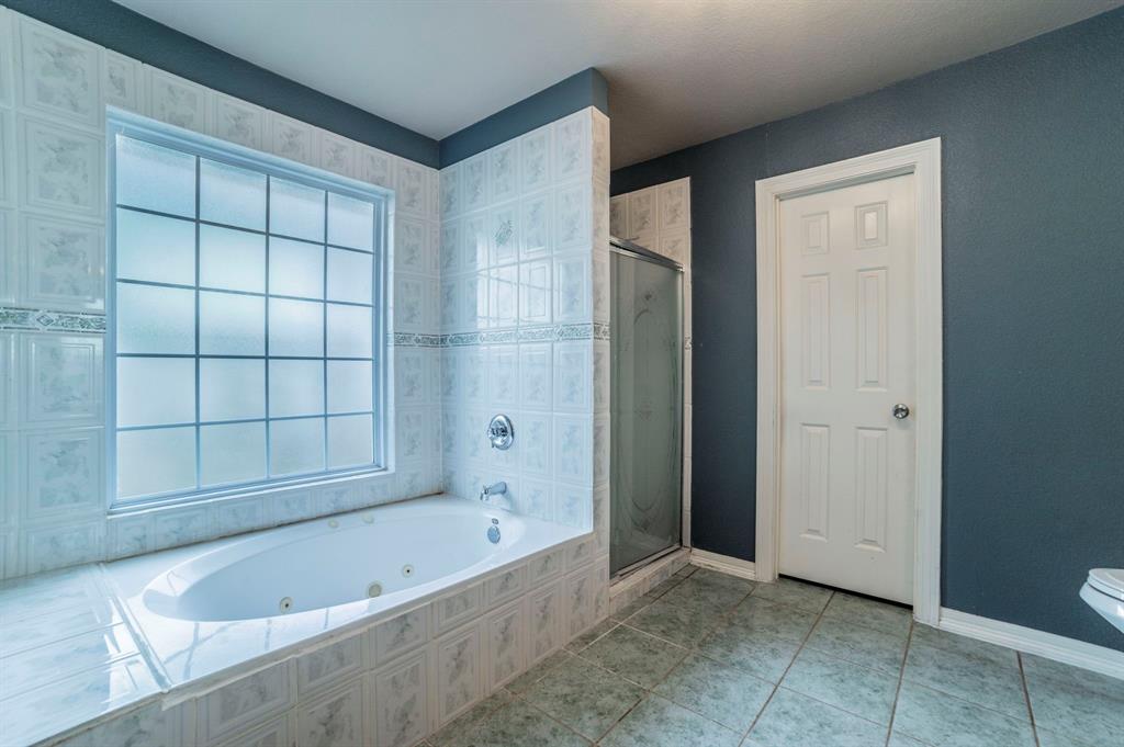 3934 Harlingen Street Dallas, TX 75212 - Photo 14 of 26 a bathroom with a bathtub and a shower