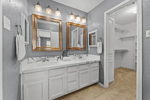 $265,000 | 1112 Bering Drive, Unit 67, Houston, TX 77057