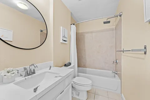 $265,000 | 1112 Bering Drive, Unit 67, Houston, TX 77057