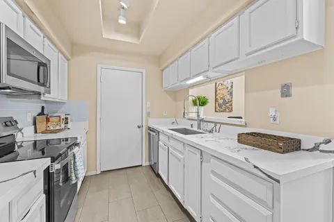 $265,000 | 1112 Bering Drive, Unit 67, Houston, TX 77057