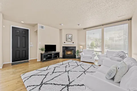 $265,000 | 1112 Bering Drive, Unit 67, Houston, TX 77057