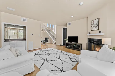 $265,000 | 1112 Bering Drive, Unit 67, Houston, TX 77057