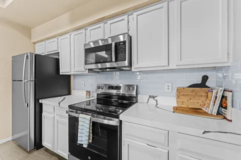 $265,000 | 1112 Bering Drive, Unit 67, Houston, TX 77057