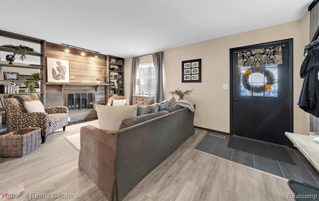 6655 Andersonville Road Clarkston, MI 48346 - Photo 9 of 42