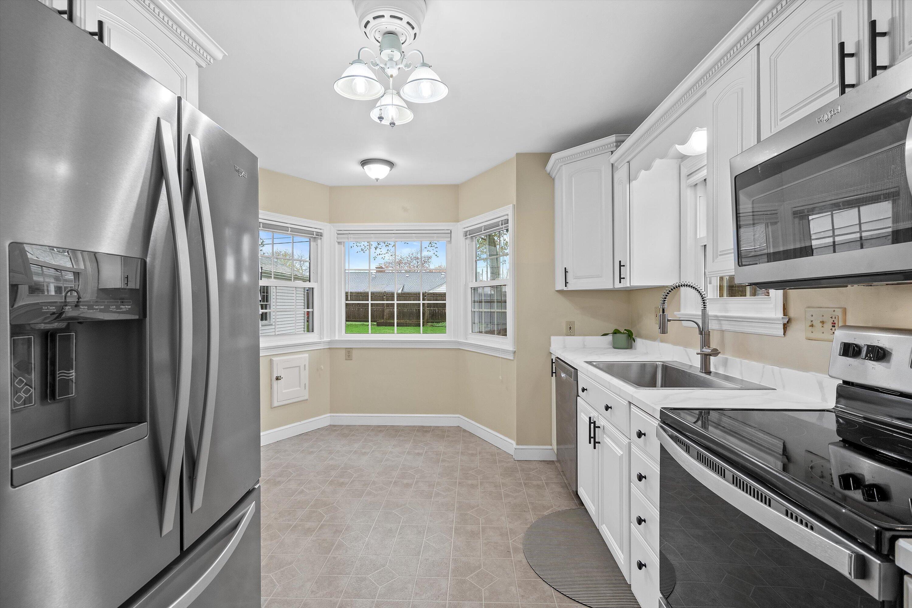 722 Orchard Street Racine, WI 53405 - Photo 11 of 42 Kitchen