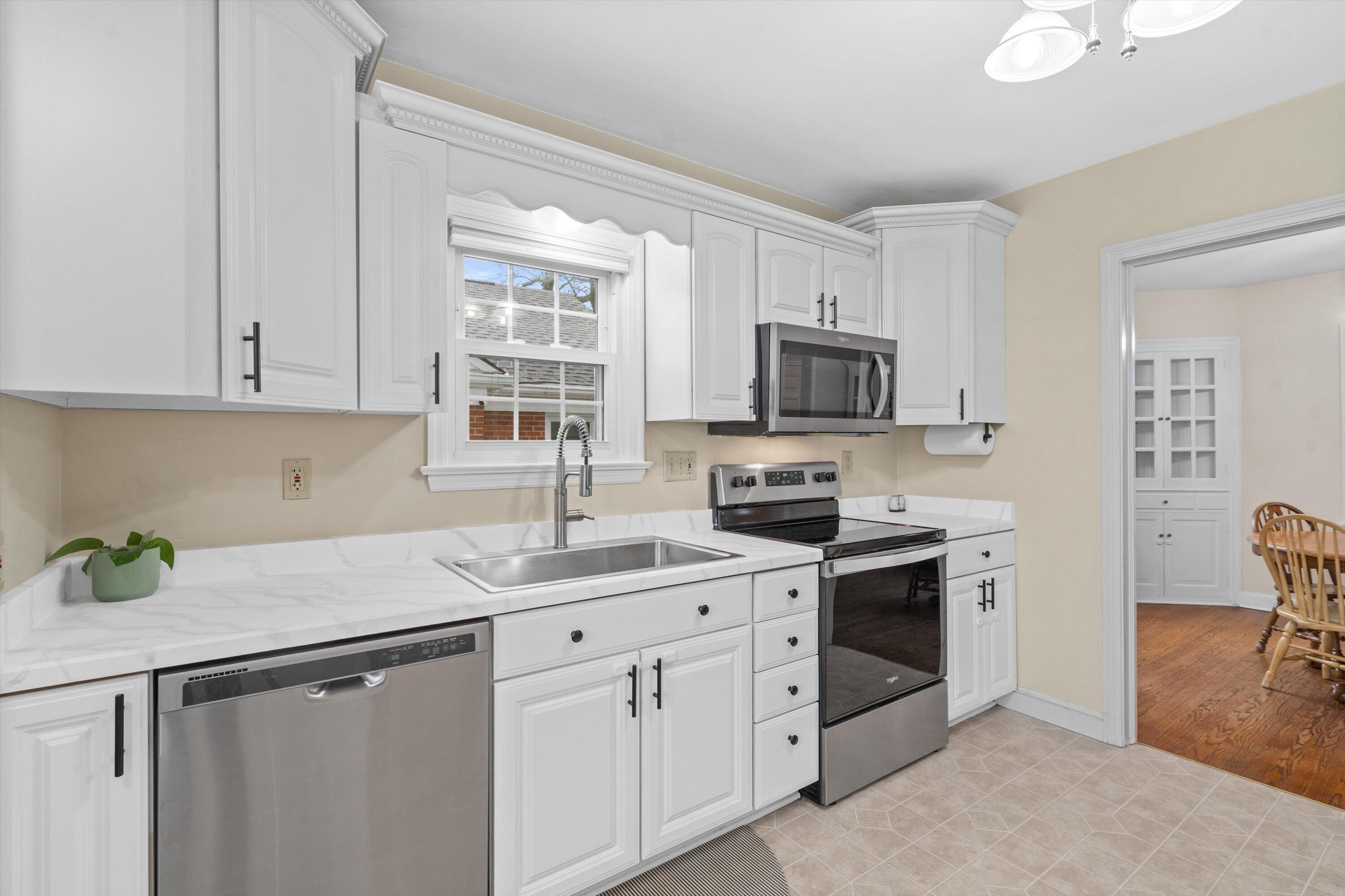722 Orchard Street Racine, WI 53405 - Photo 13 of 42 Kitchen