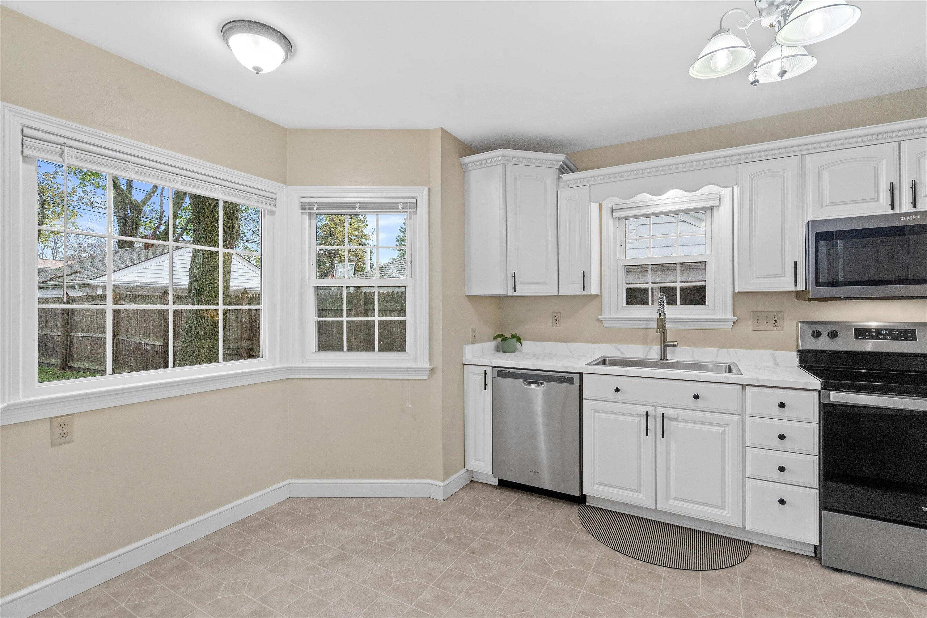 722 Orchard Street Racine, WI 53405 - Photo 14 of 42 Kitchen