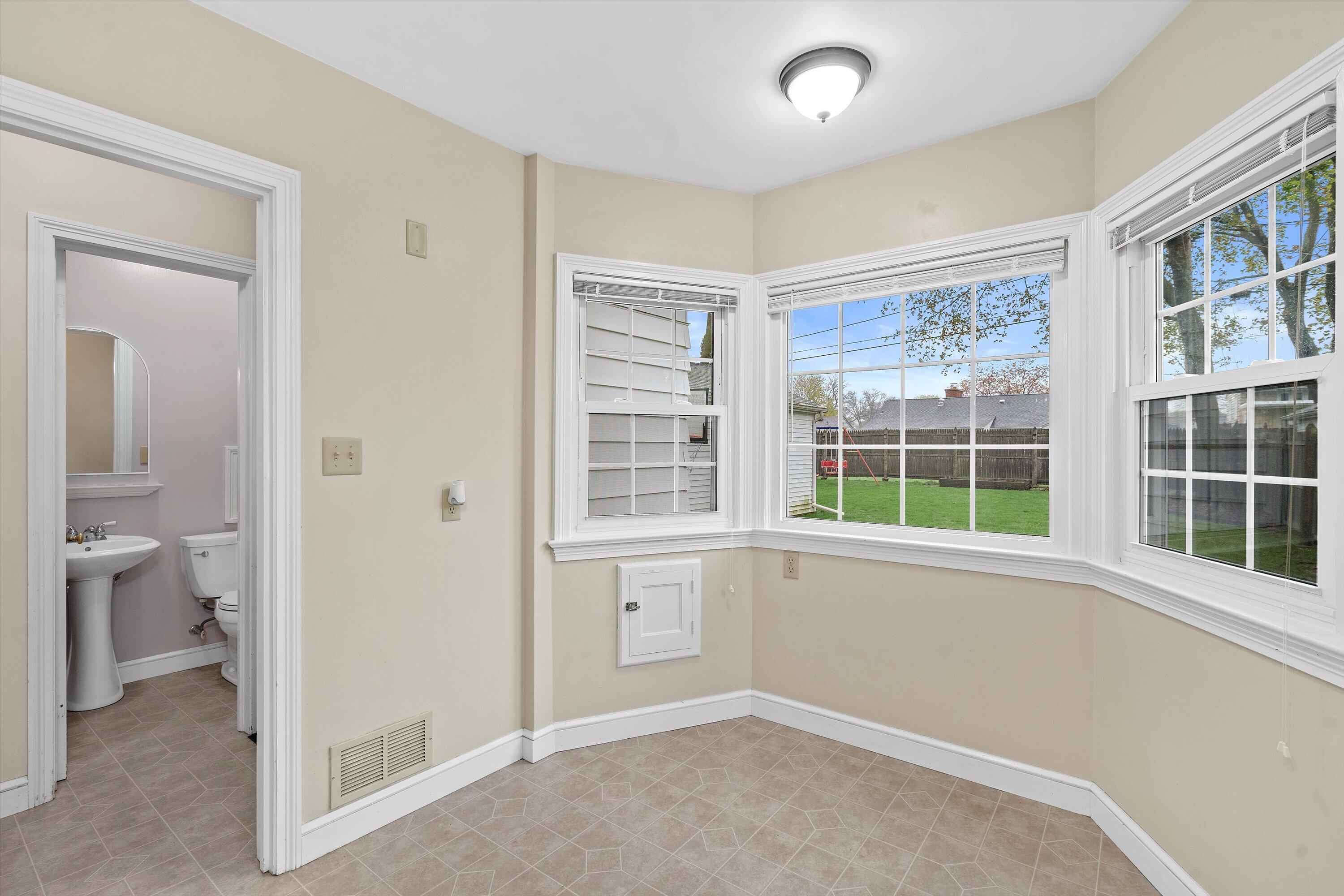 722 Orchard Street Racine, WI 53405 - Photo 15 of 42 Kitchen