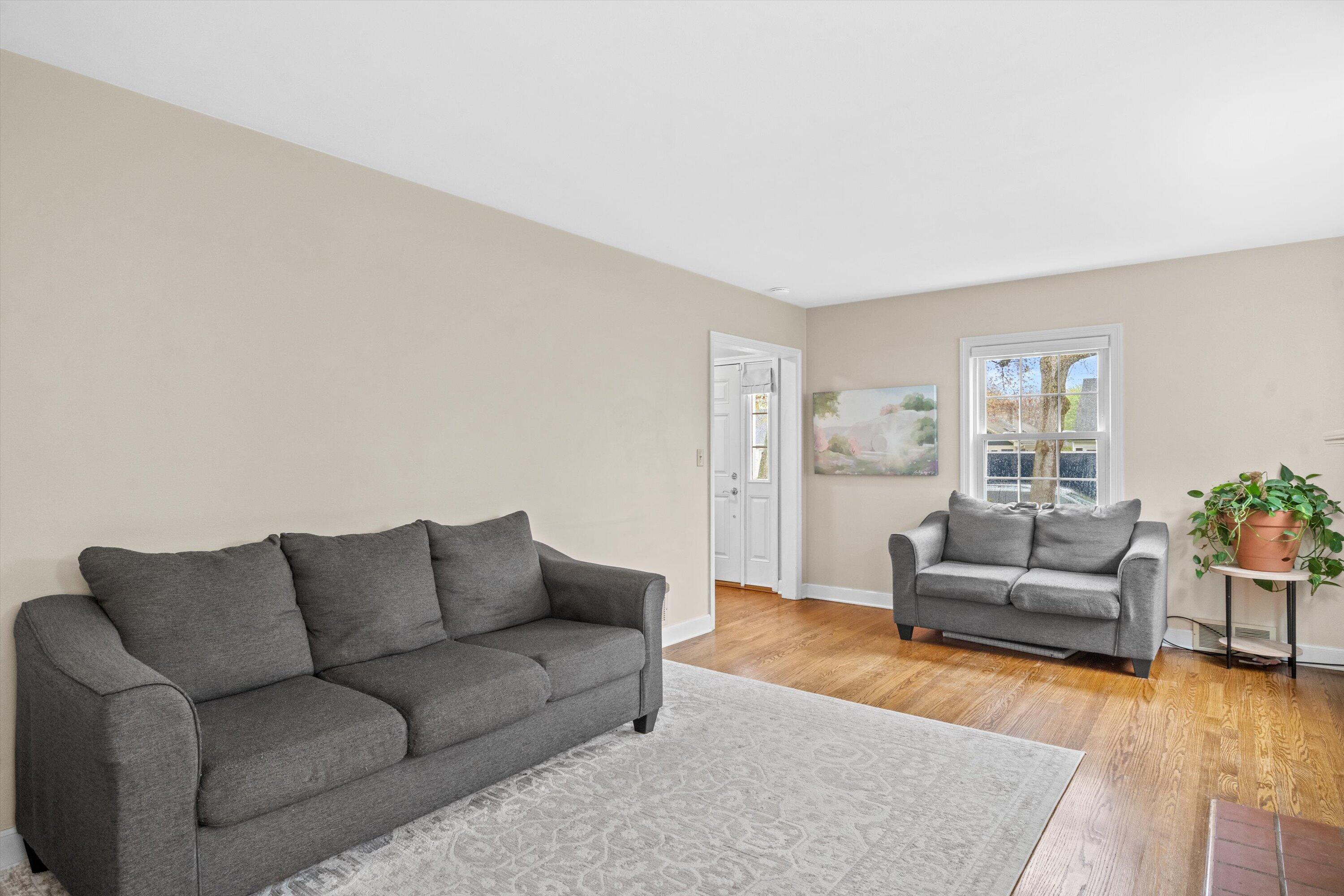 722 Orchard Street Racine, WI 53405 - Photo 7 of 42 Living Room