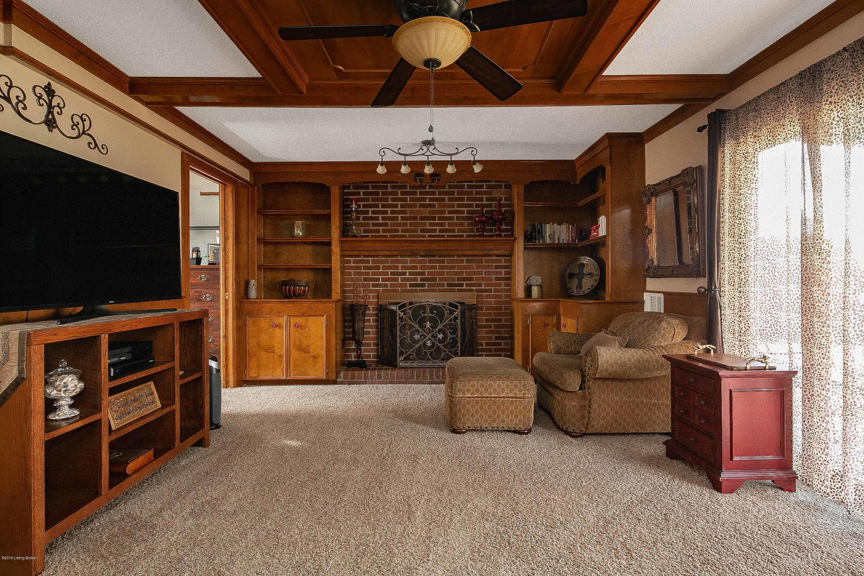 9328 Fairground Road Louisville, KY 40291 - Photo 15 of 26 Family Room