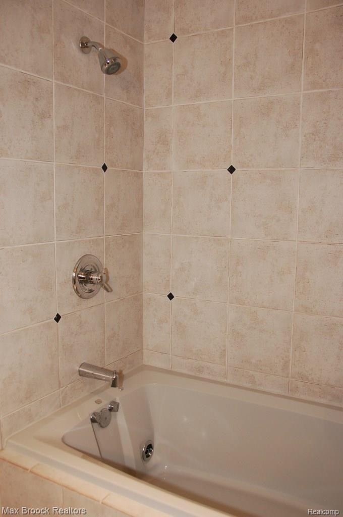 4745 Gallagher Road Rochester, MI 48306 - Photo 31 of 38 Lower Level Jacuzzi Tub