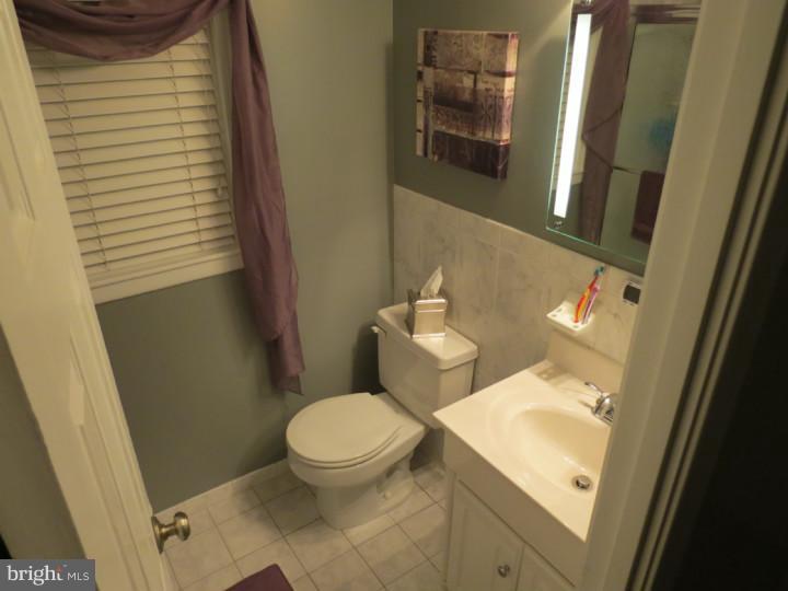 3317 Lester Road Philadelphia, PA 19154 - Photo 15 of 18 Bathroom