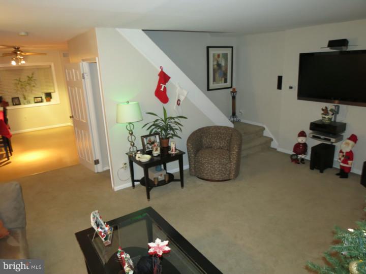 3317 Lester Road Philadelphia, PA 19154 - Photo 3 of 18 Living Room