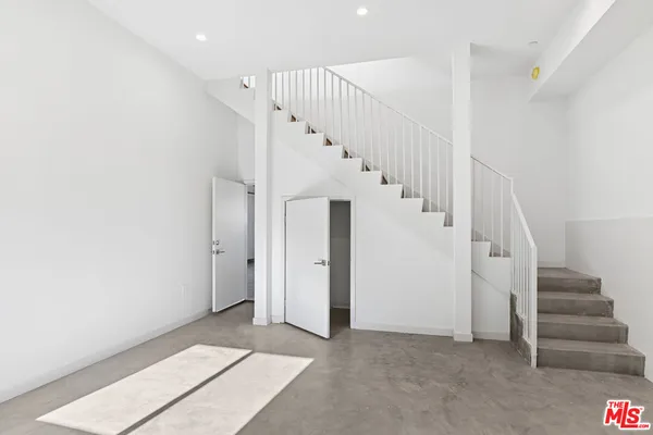 $6,450 | 2521 South Orange Drive, Los Angeles, CA 90016
