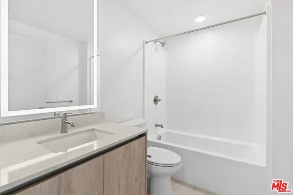 $6,450 | 2521 South Orange Drive, Los Angeles, CA 90016