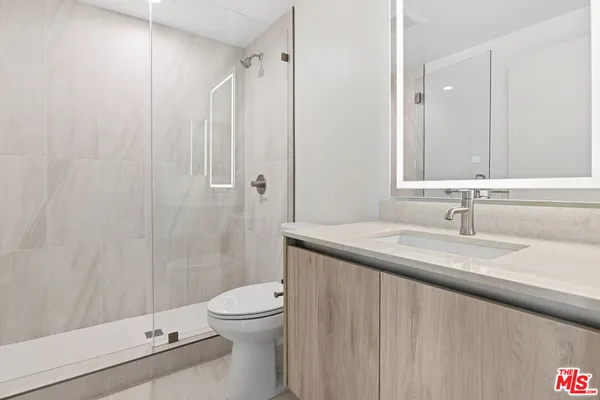 $6,450 | 2521 South Orange Drive, Los Angeles, CA 90016