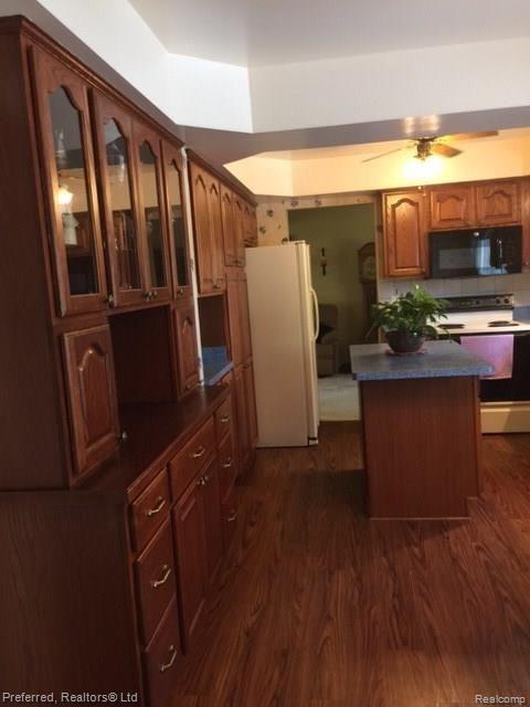 7657 Provincial Road Canton, MI 48187 - Photo 4 of 22