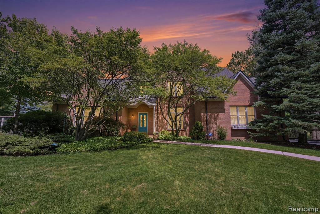 34555 Quaker Valley Road Farmington Hills, MI 48331 - Photo 1 of 53